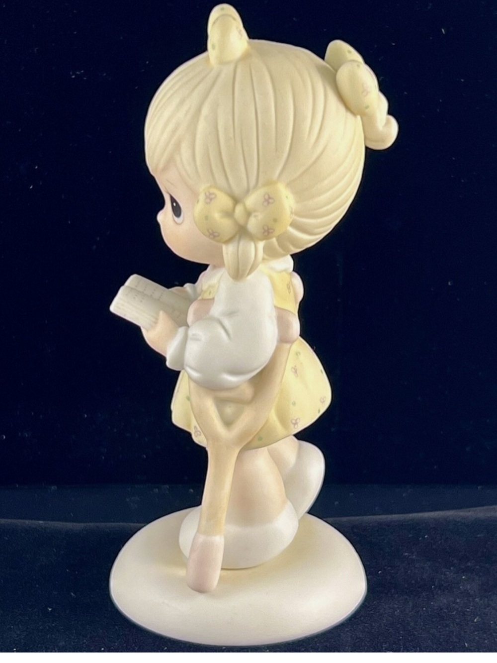 Precious Moments Figurine in Cream and Yellow - "He Walks With Me" - Picture 4 of 7